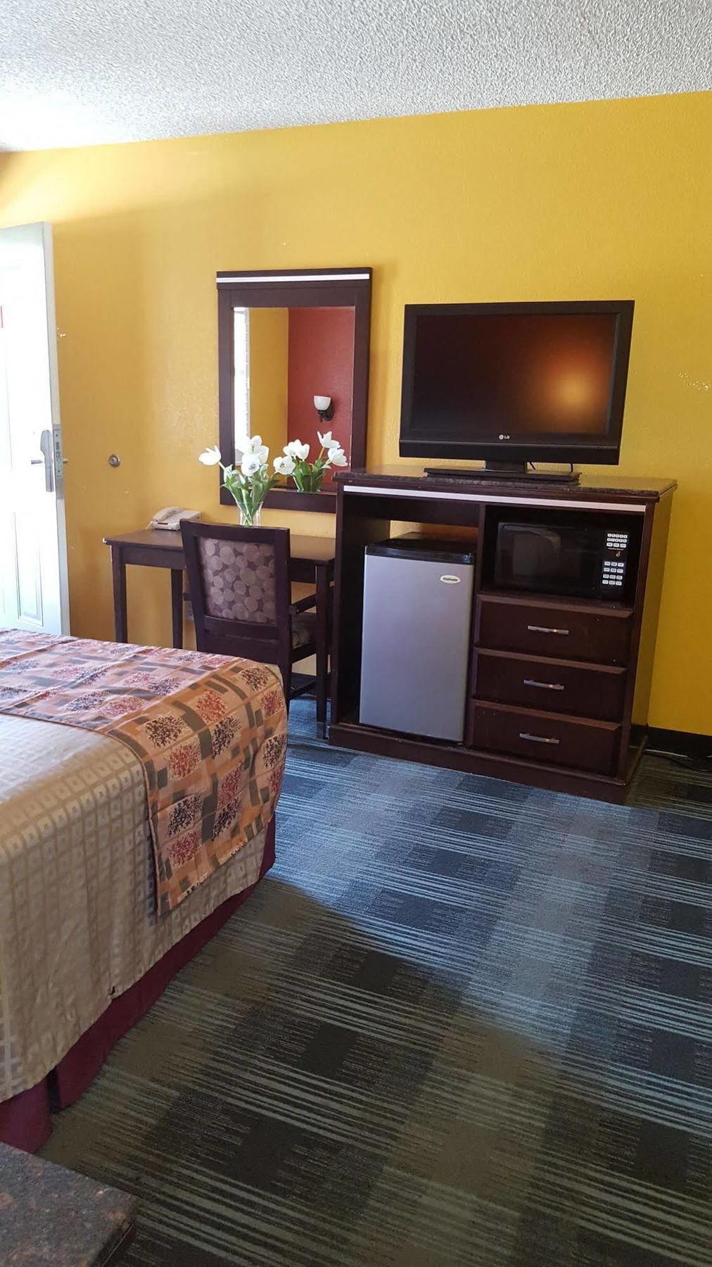 Travel Plaza Inn Compton Eksteriør billede
