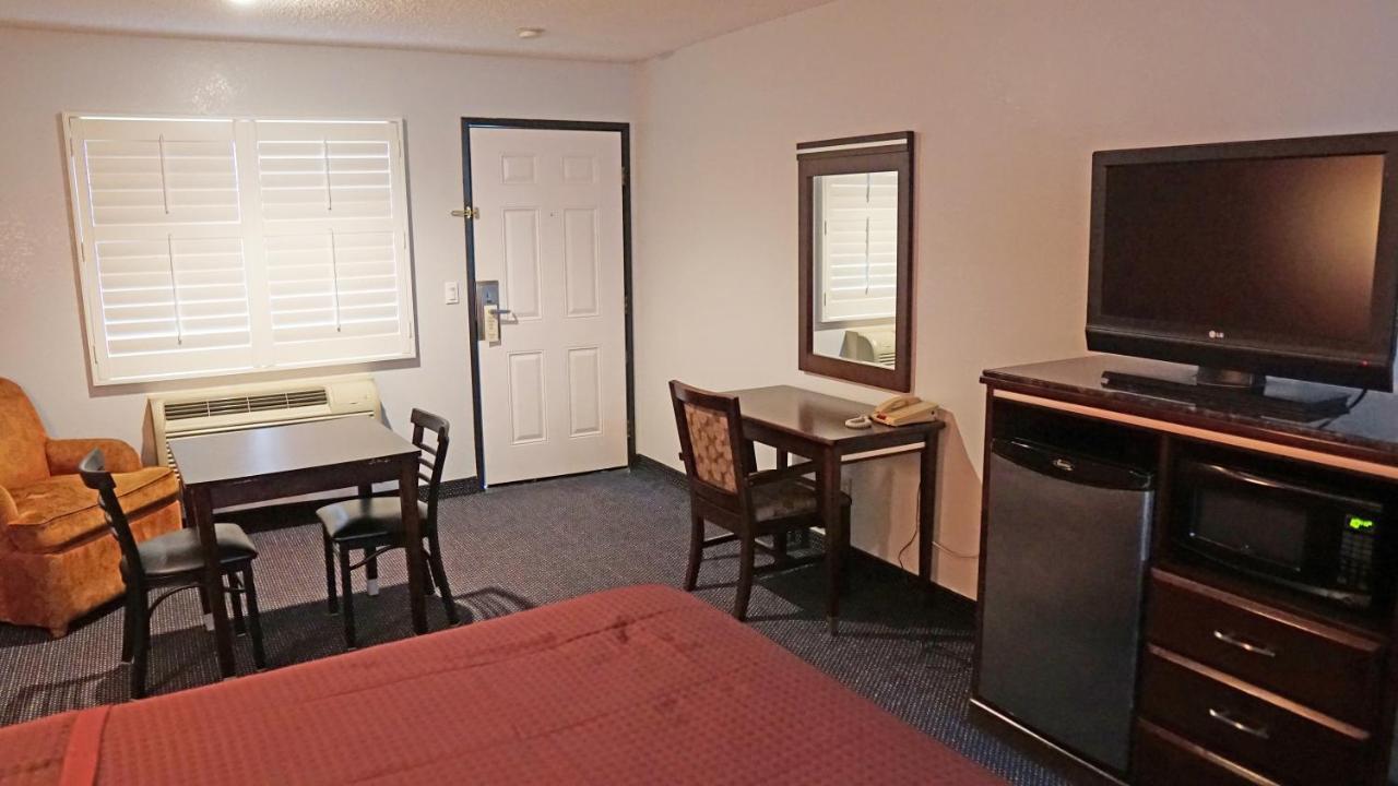 Travel Plaza Inn Compton Eksteriør billede