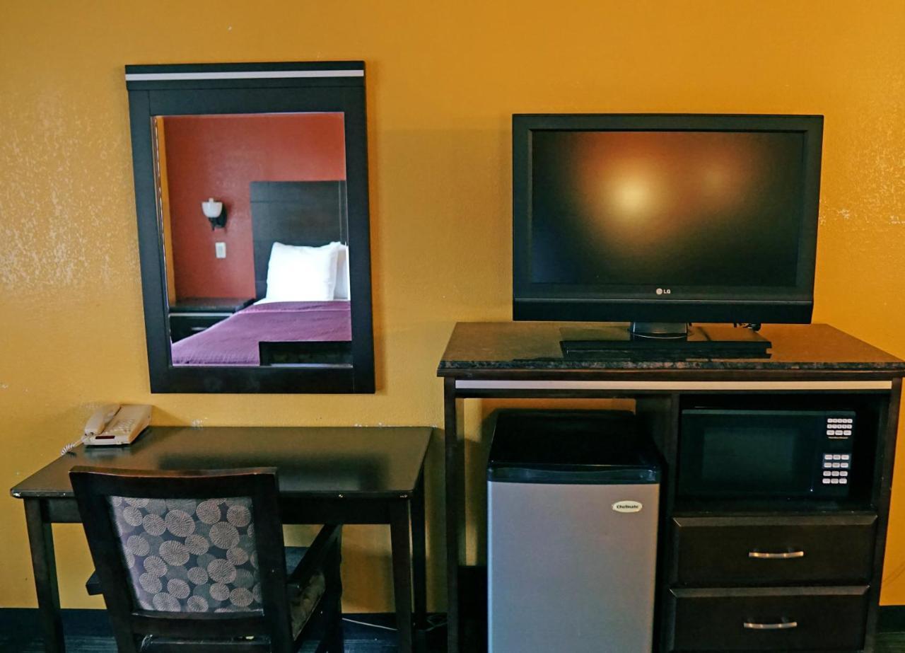 Travel Plaza Inn Compton Eksteriør billede