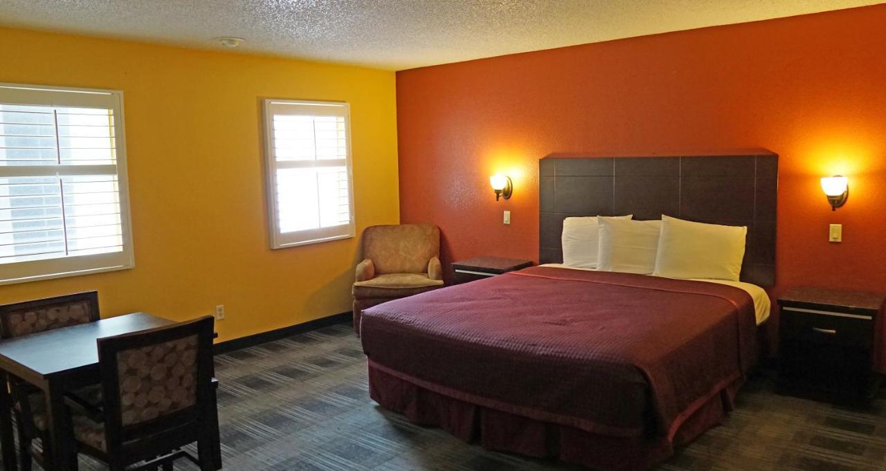 Travel Plaza Inn Compton Eksteriør billede
