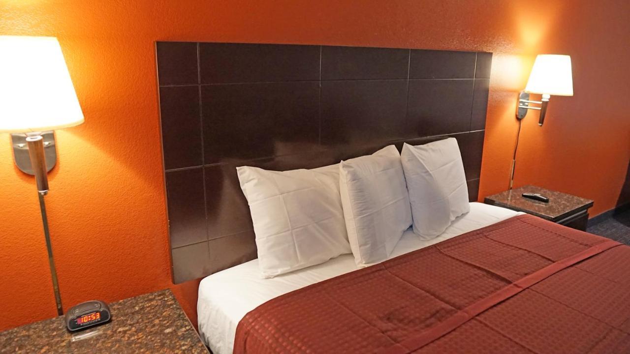 Travel Plaza Inn Compton Eksteriør billede